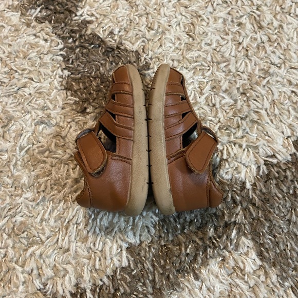 Closed Toe Sandals - Picture 6 of 8